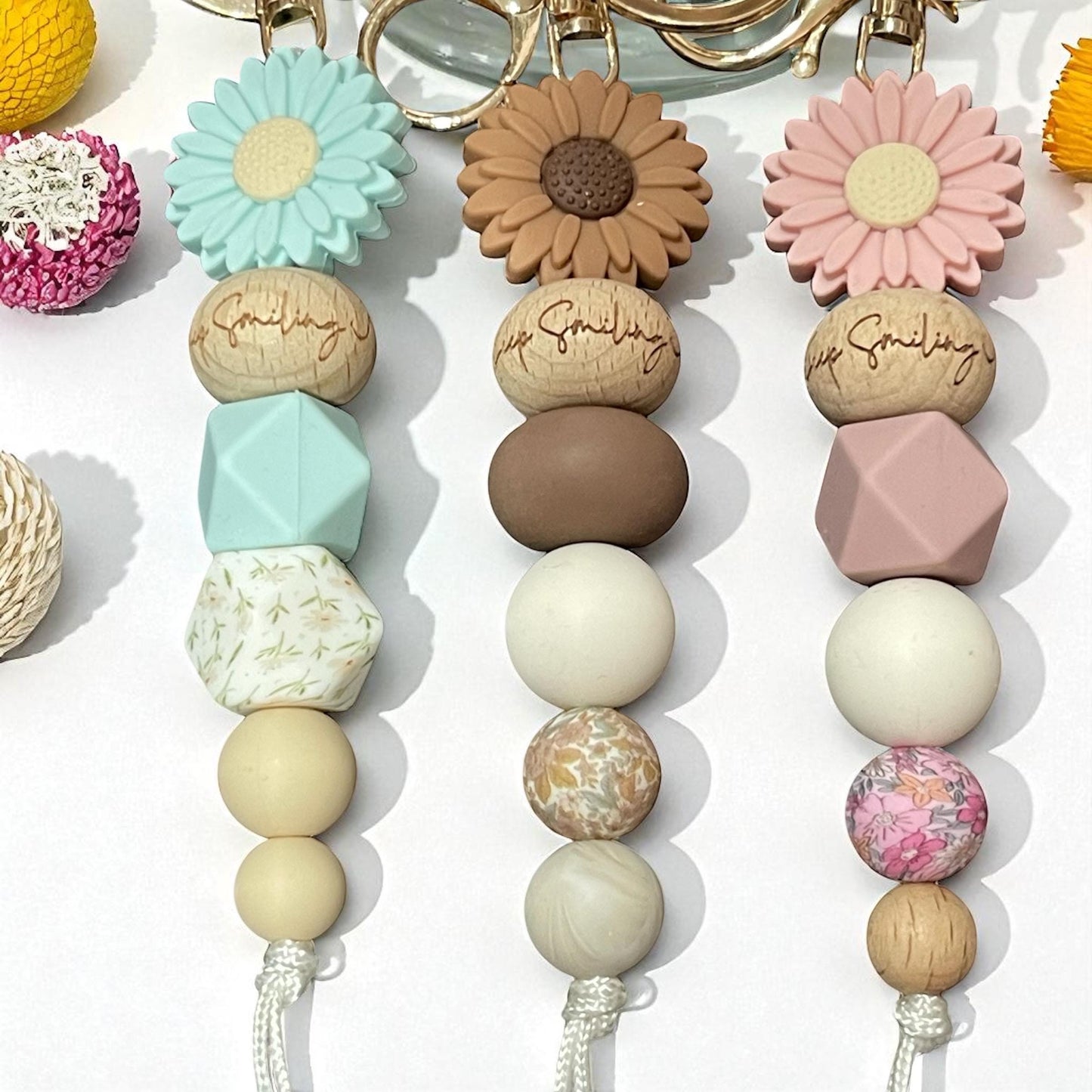 Keep Smiling Daisy Silicone Keyring